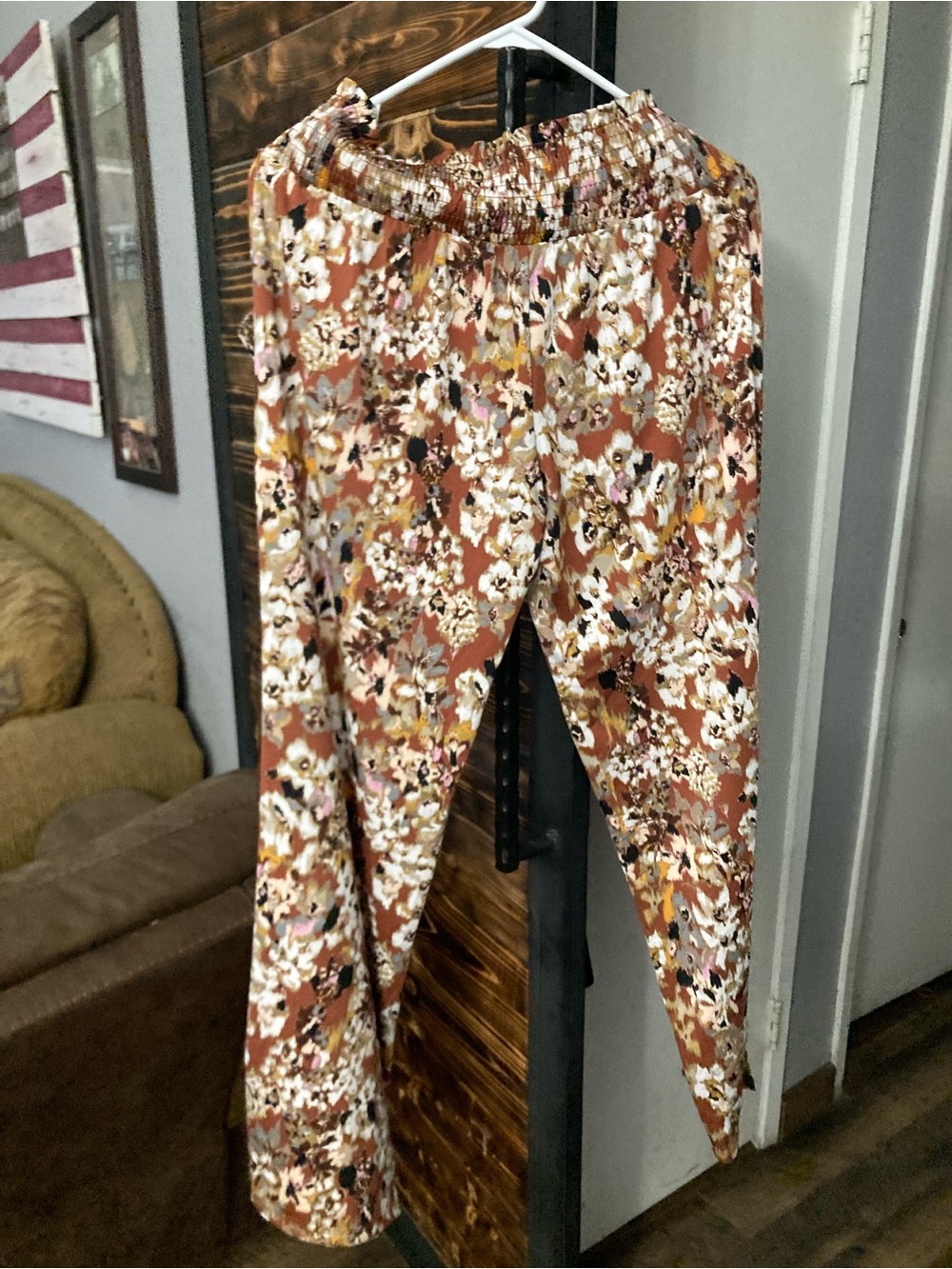 Woman’s Floral Pants Size Small